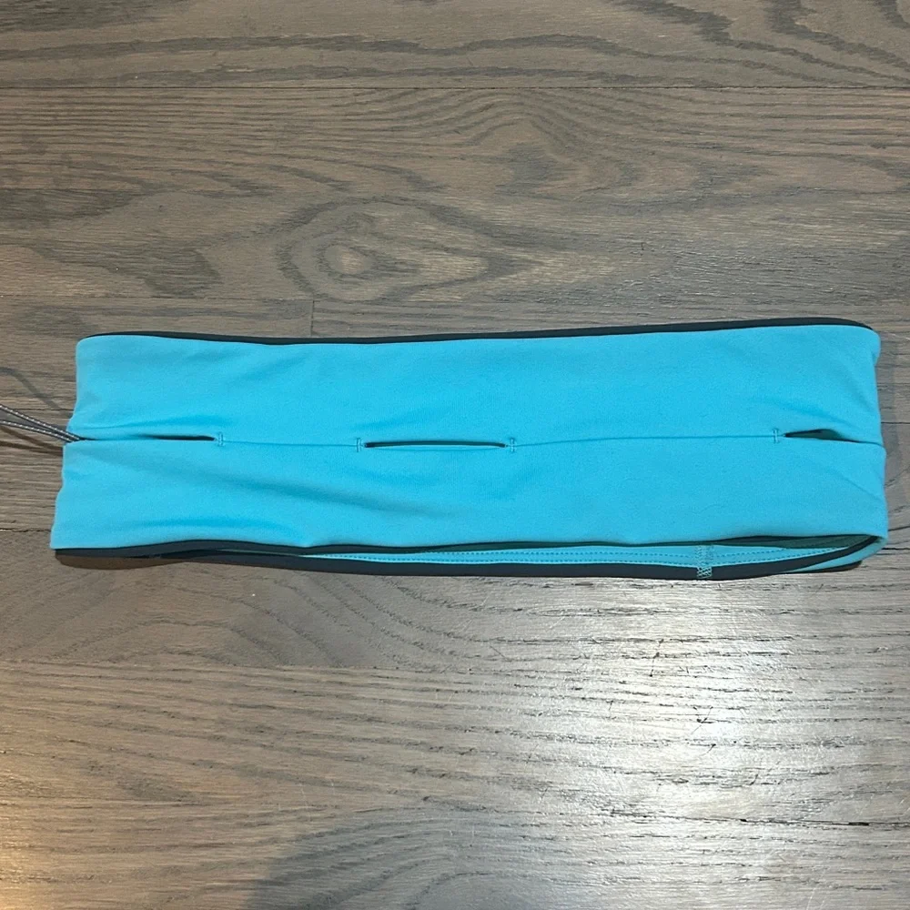 FlipBelt Aqua Running Waist Belt with Zipper - Picture 6 of 6